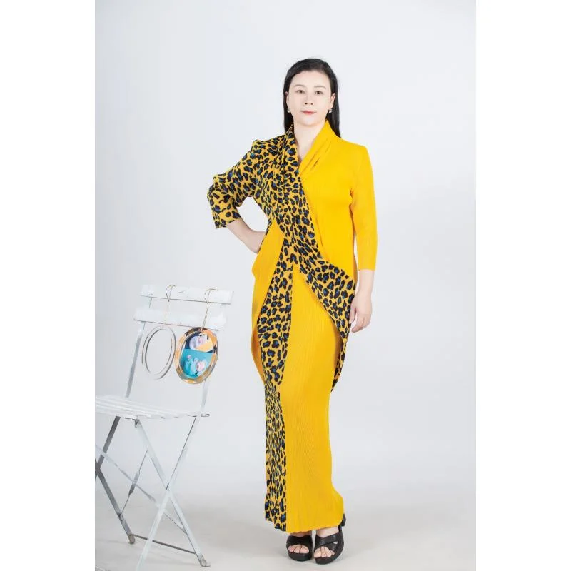 Tianbao Miyake Fold Women′s 2023 New Leopard Print Cross V-Neck Long Sleeve Temperament Slim Large Size Women′s Dress